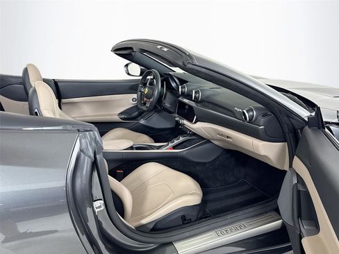 Used 2020 Ferrari Portofino image 30