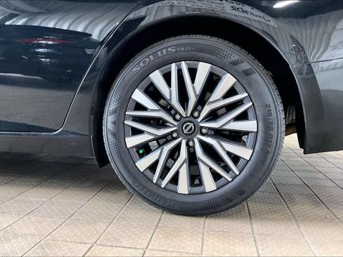 Used 2025 Nissan Altima 2.5 SV FWD image 31