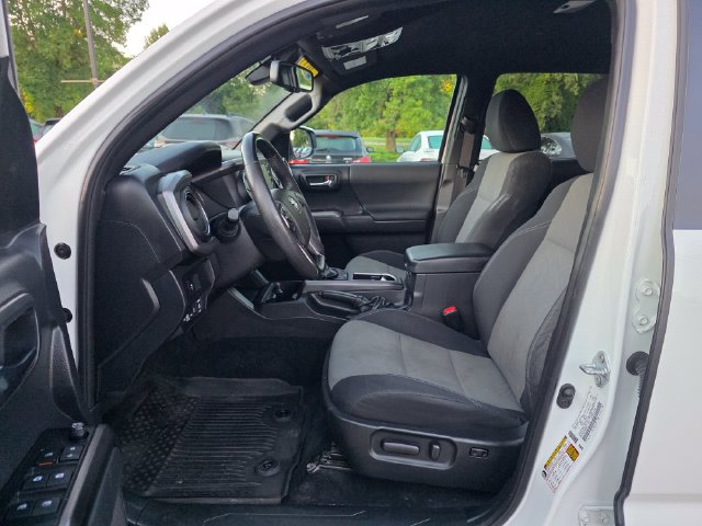 Used 2022 Toyota Tacoma TRD Off-Road AWD/4WD image 17