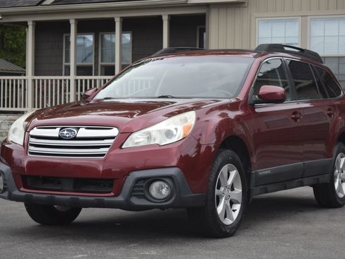 Used 2013 Subaru Outback 2.5i Premium AWD/4WD image 1