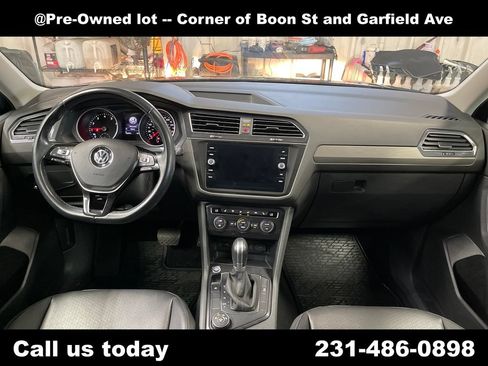 Used 2019 Volkswagen Tiguan SE w/ Panoramic Sunroof Package AWD/4WD image 18