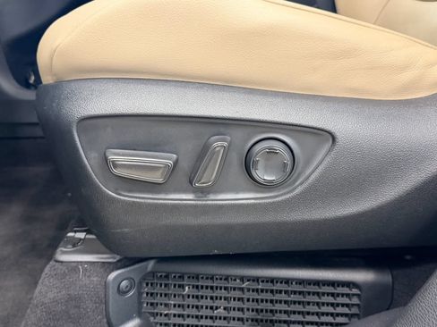 Used 2024 Toyota Sienna XLE FWD image 14