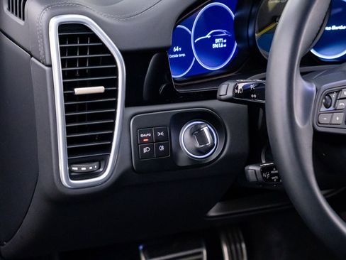 Certified 2022 Porsche Cayenne Turbo GT AWD/4WD image 20