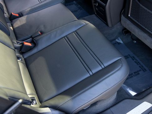 Certified 2025 Porsche Cayenne Coupe image 49