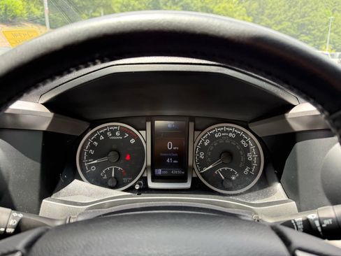 Used 2023 Toyota Tacoma SR5 AWD/4WD image 16