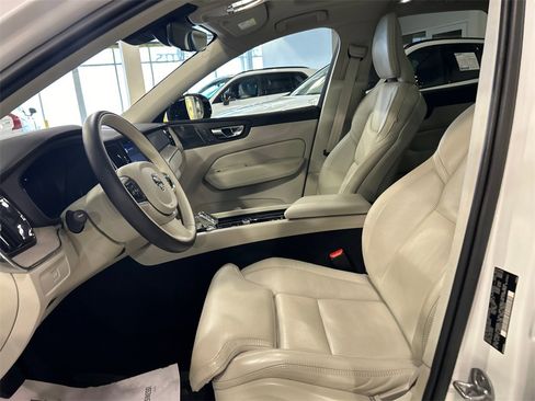 Certified 2023 Volvo XC60 B5 Ultimate w/ Climate Package image 10
