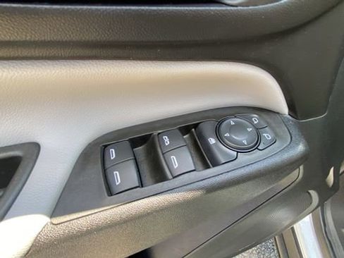 Used 2023 Chevrolet Equinox LS w/ LS Convenience Package AWD/4WD image 17