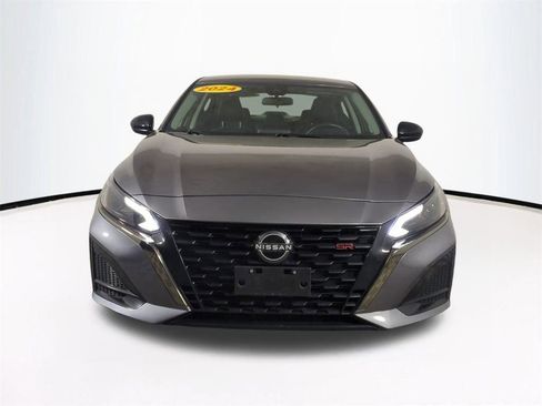 Used 2024 Nissan Altima 2.5 SR image 3