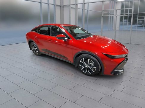 Used 2023 Toyota Crown XLE image 2