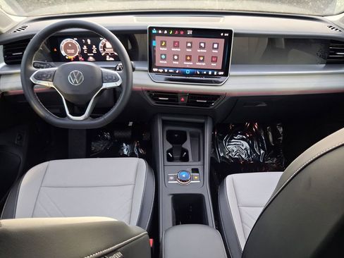 New 2026 Volkswagen Tiguan SE FWD image 6