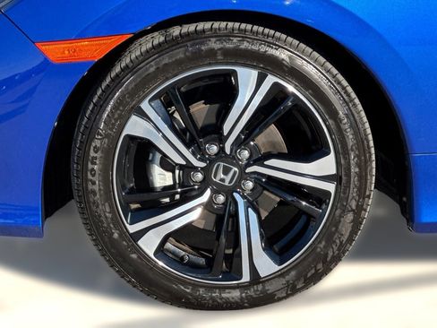 Used 2018 Honda Civic Touring image 10