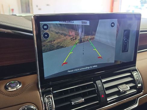 Used 2023 Lincoln Navigator Reserve AWD/4WD image 14