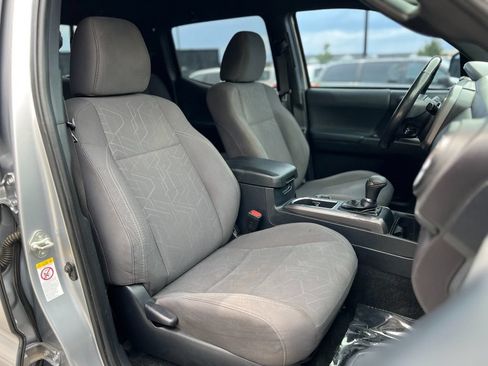 Used 2018 Toyota Tacoma TRD Off-Road AWD/4WD image 21