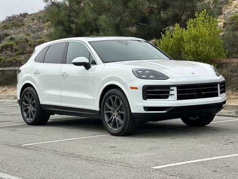 Used 2025 Porsche Cayenne image 10