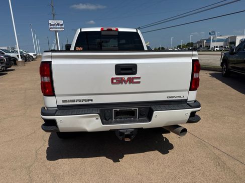 Used 2018 GMC Sierra 2500 Denali w/ Duramax Plus Package AWD/4WD image 6