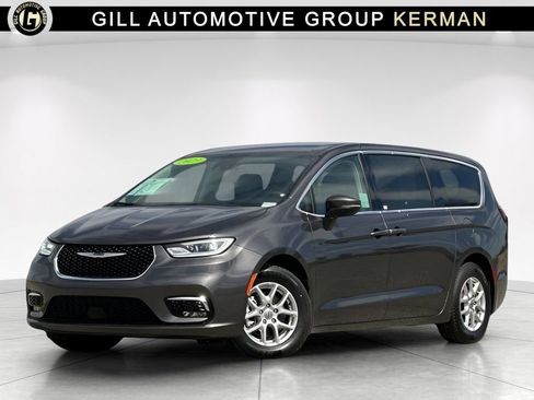 Used 2023 Chrysler Pacifica Touring-L FWD image 1