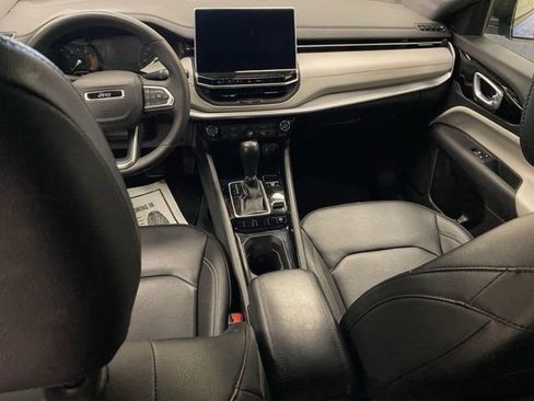 Used 2025 Jeep Compass Limited image 11