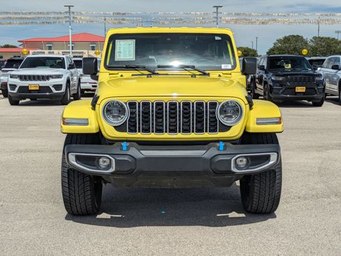 Used 2024 Jeep Wrangler Unlimited Sahara AWD/4WD image 2