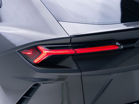 Used 2021 Lamborghini Urus image 27