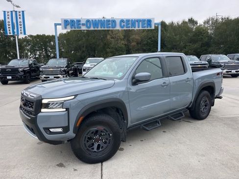 Used 2025 Nissan Frontier PRO-4X w/ Tow Package AWD/4WD image 2