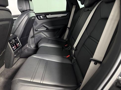 Used 2023 Porsche Cayenne S AWD/4WD image 28