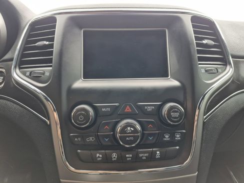 Used 2018 Jeep Grand Cherokee Limited AWD/4WD image 9