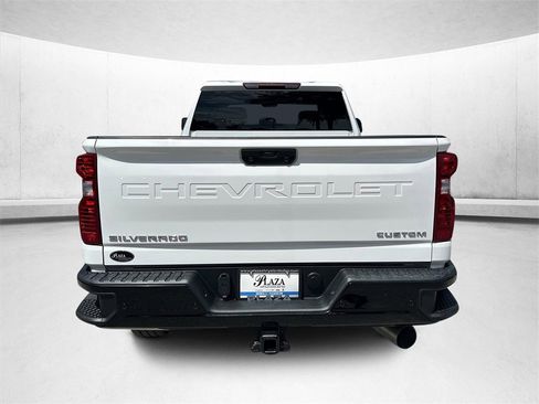 Used 2024 Chevrolet Silverado 2500 Custom w/ Custom Value Package image 4