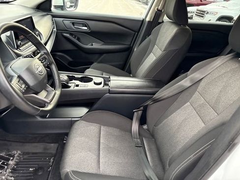 Certified 2025 Nissan Rogue SV image 9