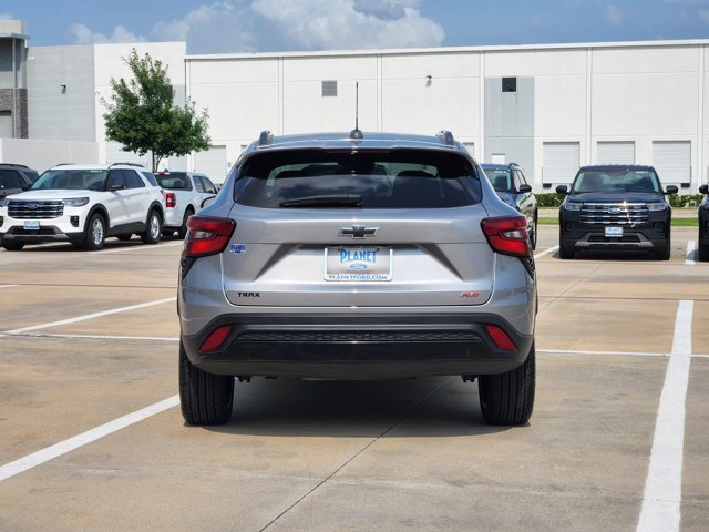 Used 2024 Chevrolet Trax RS w/ Sunroof Package FWD image 6