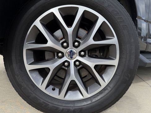 Used 2017 Ford Expedition EL XLT w/ Equipment Group 202A RWD image 9