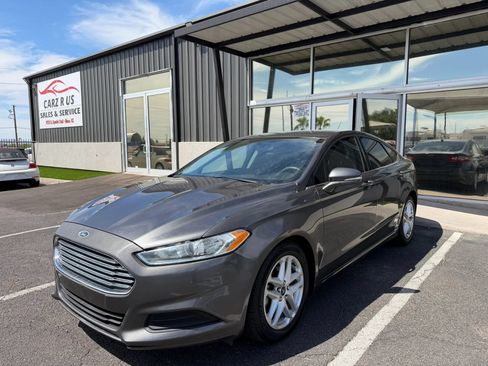 Used 2016 Ford Fusion SE FWD image 3