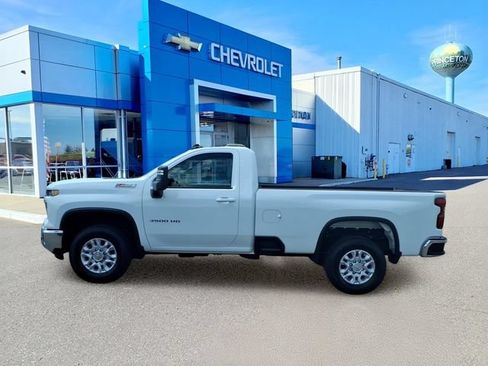 Used 2025 Chevrolet Silverado 3500 LT AWD/4WD image 7