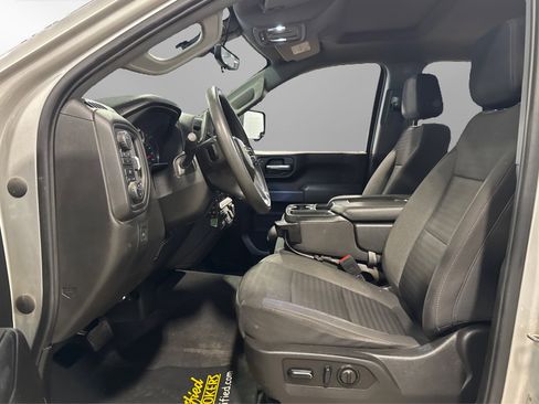 Used 2023 Chevrolet Silverado 2500 Custom w/ Custom Value Package image 17