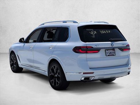 Used 2025 BMW X7 xDrive40i w/ Premium Package AWD/4WD image 7