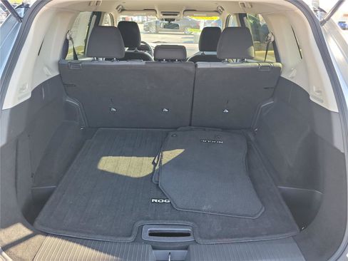Used 2023 Nissan Rogue SV FWD image 9