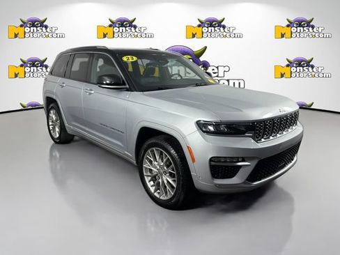 Used 2023 Jeep Grand Cherokee Summit AWD/4WD image 3