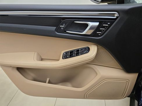 Used 2020 Porsche Macan image 31