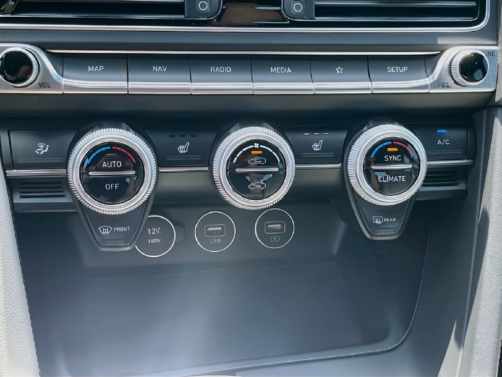 Used 2023 Genesis G70 2.0T RWD image 16