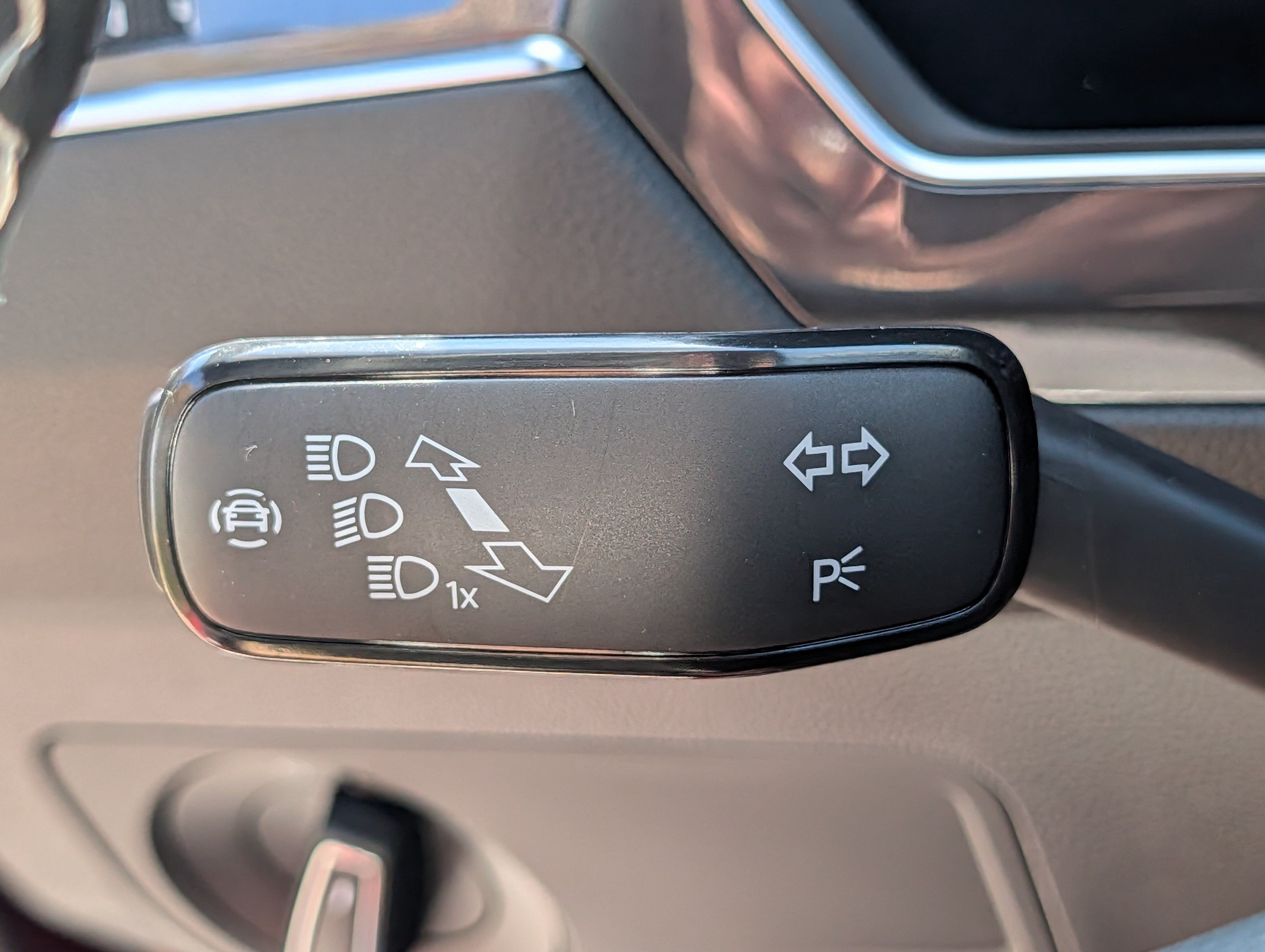 Certified 2023 Volkswagen Tiguan SE FWD image 31