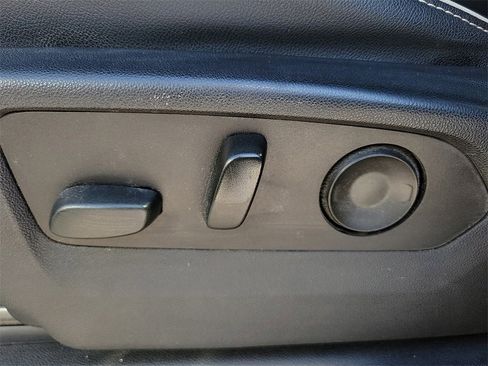 Used 2022 Chevrolet Suburban Premier image 13