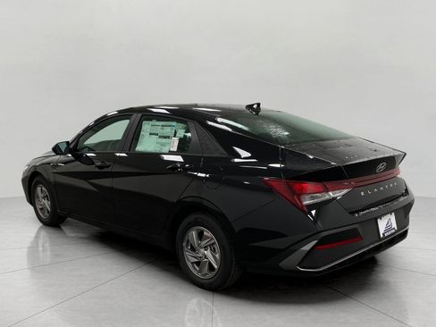 New 2026 Hyundai Elantra SE image 6