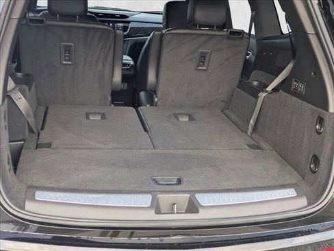 Used 2024 Cadillac XT6 Premium Luxury image 6