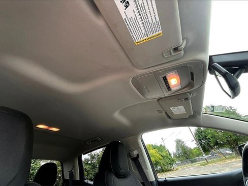 Used 2022 Chevrolet Colorado LT w/ LT Convenience Package image 15