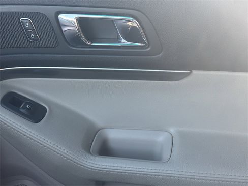 Used 2015 Ford Explorer FWD image 11