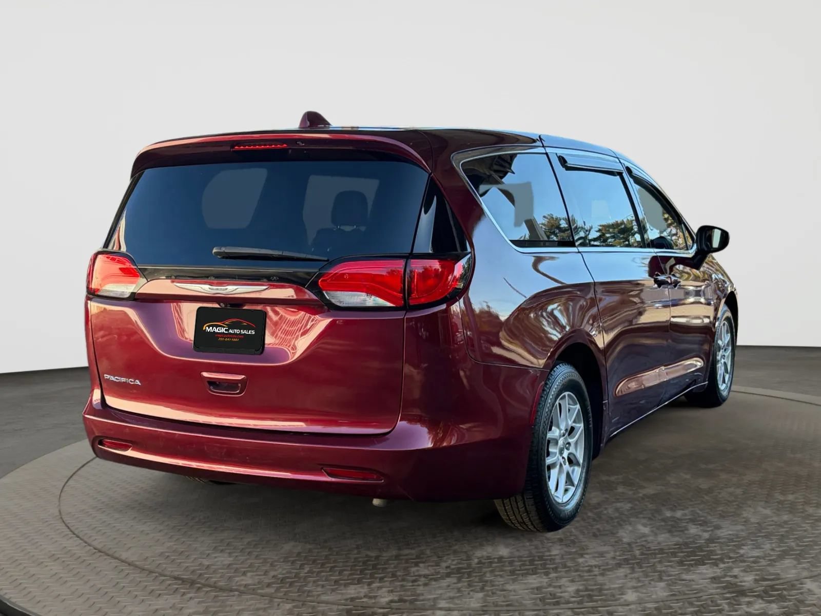 Used 2017 Chrysler Pacifica LX FWD image 10
