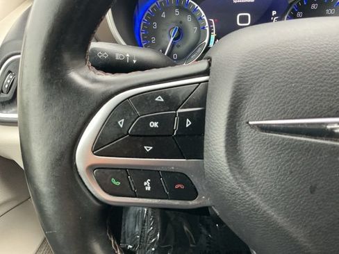 Used 2018 Chrysler Pacifica Touring-L Plus FWD image 21