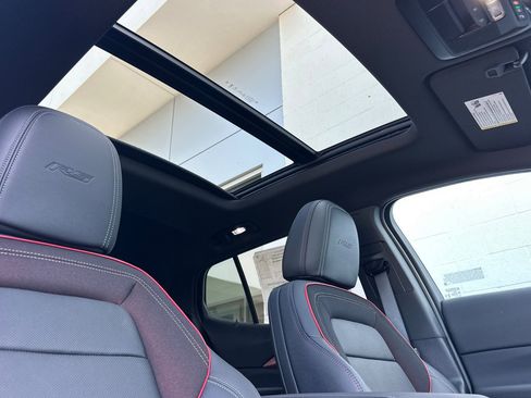 New 2025 Chevrolet Equinox EV RS image 17