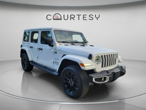 Used 2021 Jeep Wrangler Unlimited Sahara w/ Cold Weather Group AWD/4WD image 5