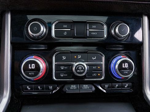 Used 2022 GMC Yukon XL Denali w/ Denali Premium Package AWD/4WD image 29