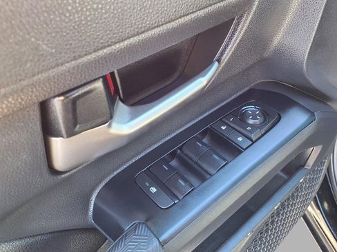 Used 2025 Toyota Tacoma TRD Off-Road image 19